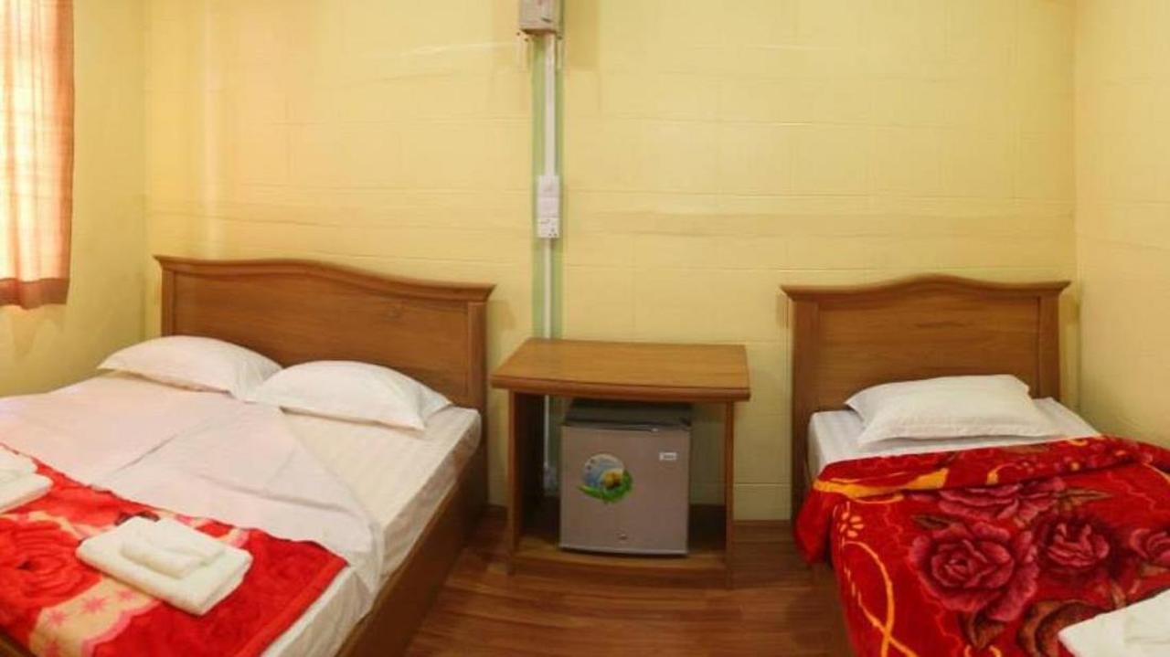 Yee Shin Guest House Хсипау Екстериор снимка